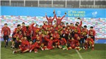 U23 Việt Nam v&#244; địch SEA Games 31: Khi b&#243;ng đ&#225;... xuống đường