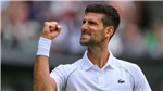 Djokovic ăn mừng kiểu lạ sau pha ghi điểm ngoạn mục ở Tứ kết Wimbledon 