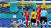 KH&#211; TIN: Lewandowski 2 lần đ&#225;nh đầu tr&#250;ng x&#224; ngang chỉ trong v&#224;i t&#237;ch tắc