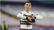 Băng đội trưởng bị Ronaldo vứt đi được dùng làm từ thiện