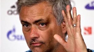 Mourinho y&#234;u cầu UEFA trừ điểm, tước danh hiệu của Man City