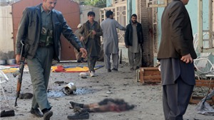 Đ&#225;nh bom liều chết ở Afghanistan, 13 người đ&#227; chết