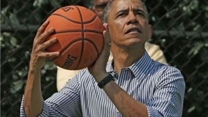 VIDEO: Xem t&#224;i nghệ chơi b&#243;ng rổ của Tổng thống Mỹ Barack Obama