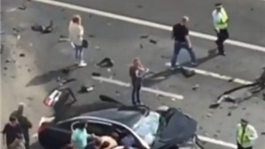 VIDEO: Ph&#250;t kinh ho&#224;ng khi xe của Tổng thống Putin gặp tai nạn, l&#225;i xe tử vong