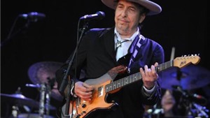 Tranh c&#227;i Bob Dylan c&#243; xứng với Nobel Văn học