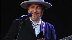 Bob Dylan &#39;cấm cửa&#39; truyền th&#244;ng khi nhận giải Nobel Văn học 