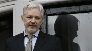 &#39;Cha đẻ&#39; WikiLeaks Julian Assange tố c&#225;o CIA s&#225;ng lập Al-Qaeda v&#224; IS