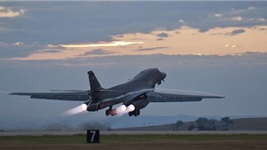 Ti&#234;m k&#237;ch F-22 Raptor của Mỹ đối đầu m&#225;y bay n&#233;m bom tầm xa TU-95 của Nga
