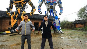 Hai cha con Trung Quốc th&#224;nh sao nhờ chế robot &#39;Transformers&#39;