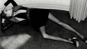 Yves Saint Laurent bị “tu&#253;t c&#242;i” v&#236; d&#249;ng ảnh người mẫu qu&#225; gầy