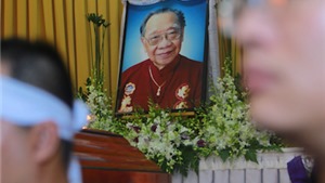 Chủ tịch nước Trương Tấn Sang viếng Gi&#225;o sư Trần Văn Kh&#234;