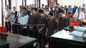 VIDEO: 8 kẻ h&#224;nh hung đến chết một học sinh ở Bình Phước nhận 53 năm t&#249; về tội giết người