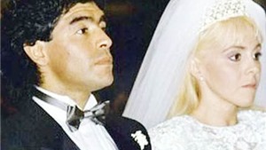 Diego Maradona: &#39;Vợ t&#244;i l&#224; kẻ trộm tiền&#39;