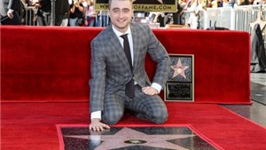 &#39;Harry Potter&#39; Daniel Radcliffe được gắn sao tr&#234;n Đại lộ Danh vọng Hollywood