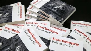Luyến tiếc một Paris &#39;đ&#227; mất&#39;, người Ph&#225;p đổ x&#244; đọc lại Hemingway 