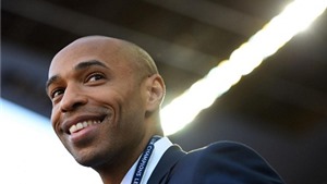 Tại sao Thierry Henry vắng mặt ở trận đấu giữa c&#225;c danh thủ Arsenal v&#224; Milan?