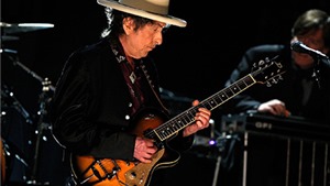 New York Times: &#39;Bob Dylan kh&#244;ng cần Nobel Văn học, song nền văn học cần Nobel&#39; 