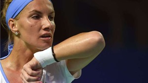 Kuznetsova cắt t&#243;c... trong l&#250;c thi đấu để gi&#224;nh chiến thắng tại WTA Finals