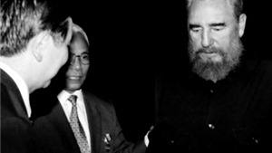 Nhi&#234;́p ảnh gia Giản Thanh Sơn kỷ ni&#234;̣m tác nghi&#234;̣p với Fidel Castro tại Củ Chi
