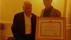 Đạo diễn Trần Lực: &#212;ng nội được Giải thưởng Hồ Ch&#237; Minh, Trần Bờm l&#224; mừng nhất