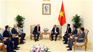 Thủ tướng Nguyễn Xu&#226;n Ph&#250;c tiếp Chủ tịch FIFA  Gianni Infantino