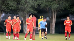 HLV Park Hang Seo h&#224;i l&#242;ng với cầu thủ U23 Việt Nam