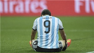 Higuain gi&#227; từ ĐTQG: Một si&#234;u tiền đạo, nhưng lại l&#224; người khiến Messi mất World Cup