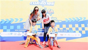 Hoa hậu Bảo Ngọc, si&#234;u mẫu Hạ Vy dẫn con đua xe thăng bằng