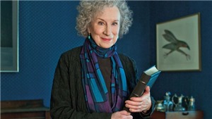 Nh&#224; văn Margaret Atwood được t&#244;n vinh với giải Kafka 2017