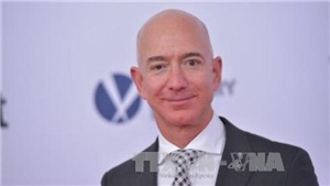 Tỷ ph&#250; gi&#224;u nhất thế giới Jeff Bezos tiếp sức &#39;giấc mơ Mỹ&#39;