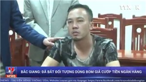 Video clip bắt đối tượng d&#249;ng bom giả cướp tiền ng&#226;n h&#224;ng tại Bắc Giang