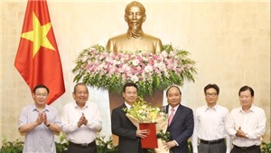 Thủ tướng trao Quyết định quyền Bộ trưởng Th&#244;ng tin v&#224; Truyền th&#244;ng cho &#244;ng Nguyễn Mạnh H&#249;ng 
