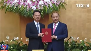 VIDEO Thủ tướng trao quyết định quyền Bộ trưởng Th&#244;ng tin v&#224; Truyền th&#244;ng cho &#244;ng Nguyễn Mạnh H&#249;ng