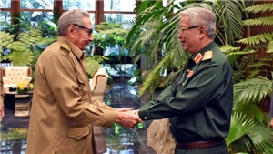 Đại tướng Ra&#250;l Castro tiếp Thượng tướng Nguyễn Ch&#237; Vịnh
