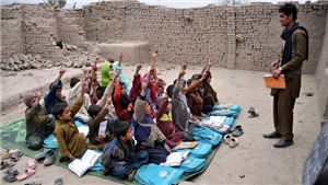 UNICEF cảnh b&#225;o t&#236;nh trạng &#39;học dưới l&#224;n đạn&#39; tại Afghanistan