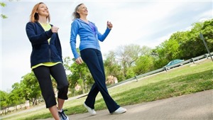 Đi bộ 7.500 bước mỗi ng&#224;y gi&#250;p giảm nguy cơ tử vong ở phụ nữ lớn tuổi