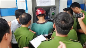 Nghệ An: Ph&#225;t hiện nh&#243;m người Trung Quốc l&#224;m giả thẻ ATM để chiếm đoạt t&#224;i sản