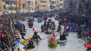 VIDEO: Phản đối du thuyền hoạt động tại Venice