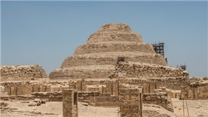 Ai Cập mở cửa trở lại kim tự th&#225;p cổ nhất thế giới sau 14 năm tr&#249;ng tu