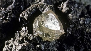Angola t&#236;m thấy vi&#234;n kim cương nặng 171 carat
