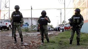Mexico bắt giữ nhiều nghi phạm trong vụ xả s&#250;ng đẫm m&#225;u