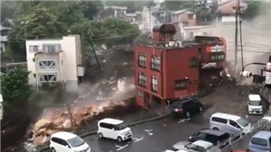 VIDEO Khoảnh khắc lở đất kinh ho&#224;ng ở Nhật Bản khiến 20 người mất t&#237;ch