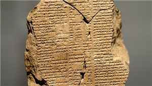 Mỹ trao trả Iraq phiến đất s&#233;t cổ 3.500 năm trước đ&#226;y khắc sử thi Gilgamesh