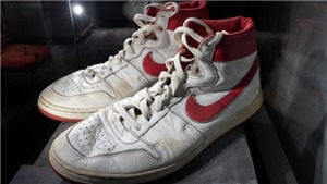 Sneaker của Michael Jordan đắt gi&#225; nhất trong lịch sử