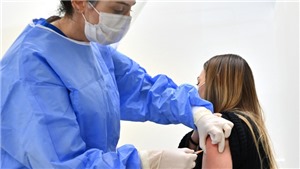 Italy cho ph&#233;p người dưới 18 tuổi được ti&#234;m mũi vaccine tăng cường
