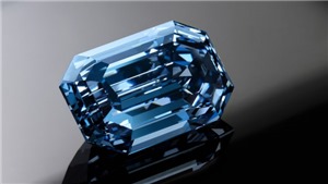 Đấu gi&#225; vi&#234;n kim cương xanh qu&#253; gi&#225; nhất thế giới