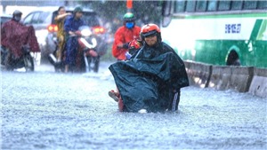 H&#236;nh ảnh đường phố TP HCM ngập nặng, giao th&#244;ng hỗn loạn sau cơn mưa lớn