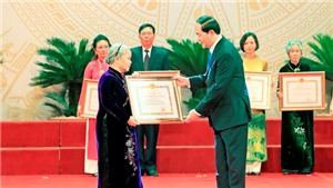 Chủ tịch nước Trần Đại Quang trao tặng Giải thưởng Hồ Ch&#237; Minh v&#224; Giải thưởng Nh&#224; nước