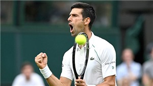 Tennis: Djokovic v&#224;o tứ kết, Swiatek rời cuộc chơi Wimbledon 2021