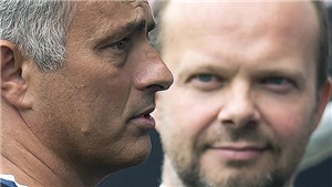 Jose Mourinho bị M.U sa thải: Woodward hay Mourinho đ&#227; xỏ nhau?